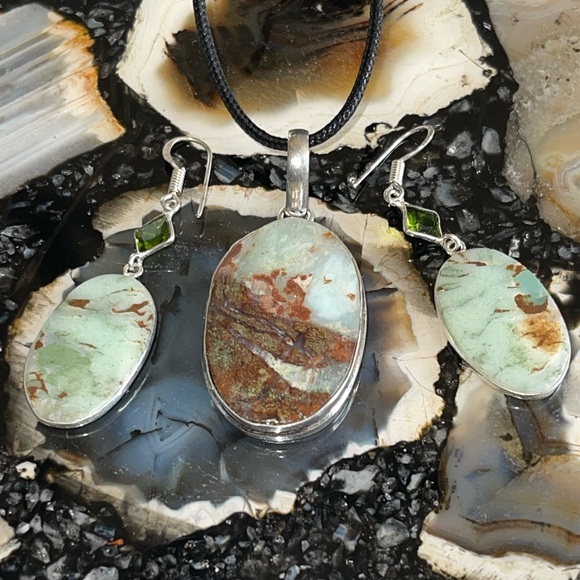 Chrysoprase Pendant & Earrings Set - Picture 14 of 17